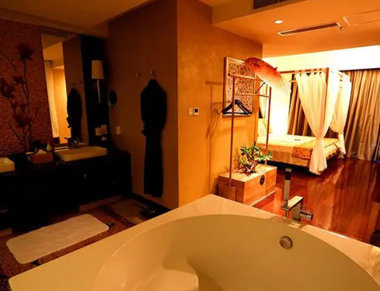 乌鲁木齐养生会所的黄昏恋：当爱情遇上八十岁